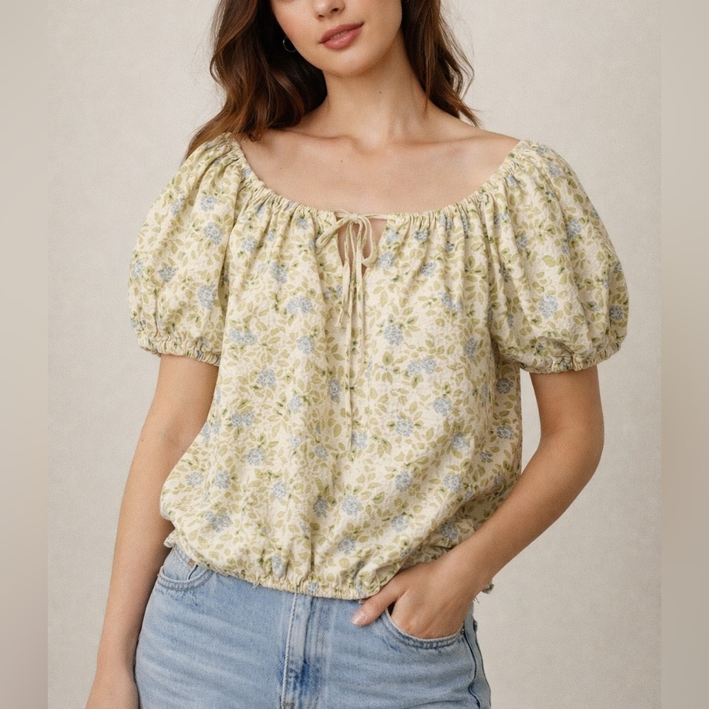Easel floral seersucker blouse with puff sleeves